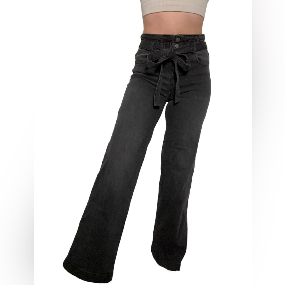 Stylish Black Wide-Leg Jeans with Belt